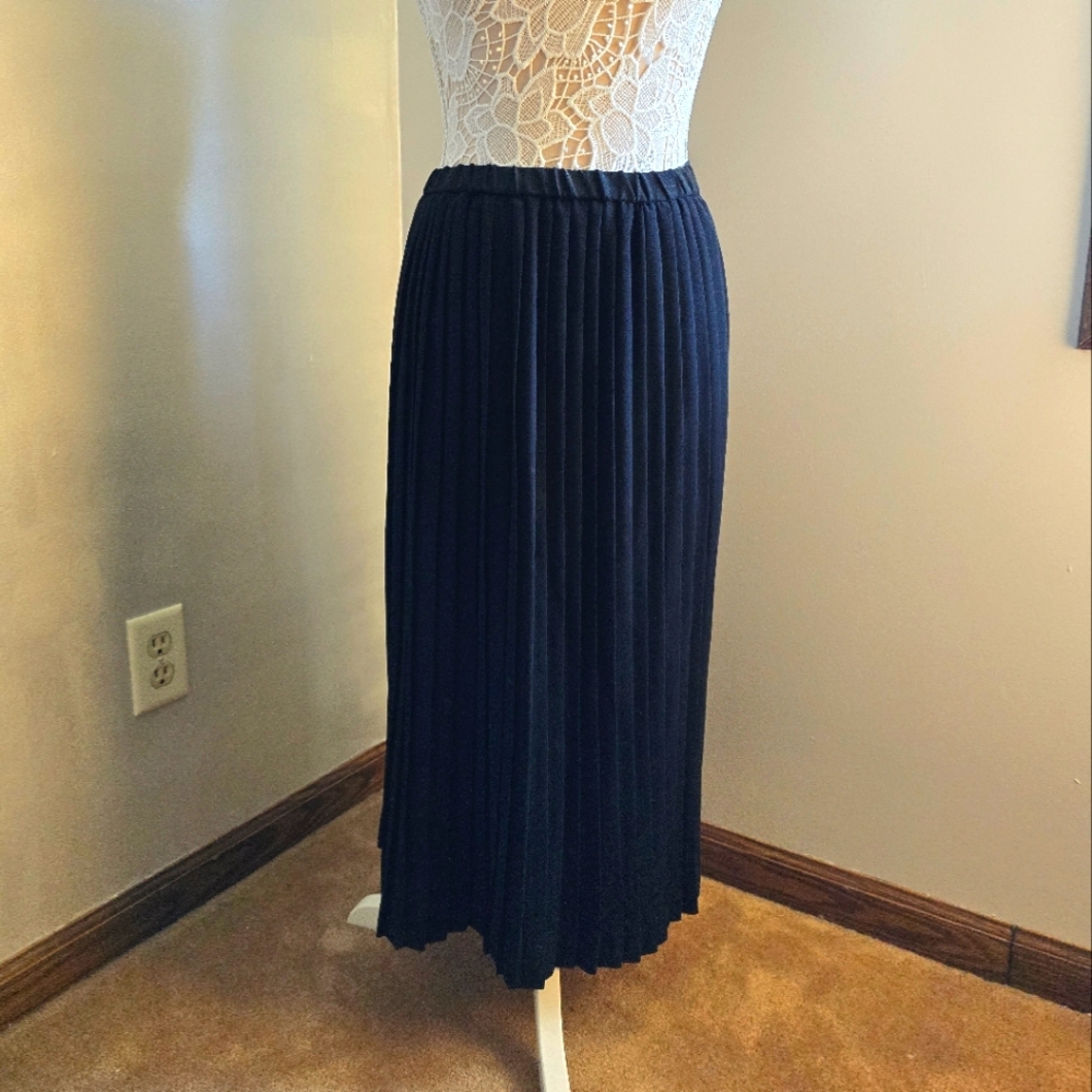Liz Claiborne Wavy Skirt